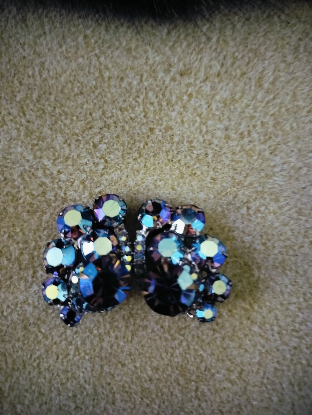 Vintage MCM Aurora Borealis Rhinestone Cluster Clip-On Earrings Blue Purple AB